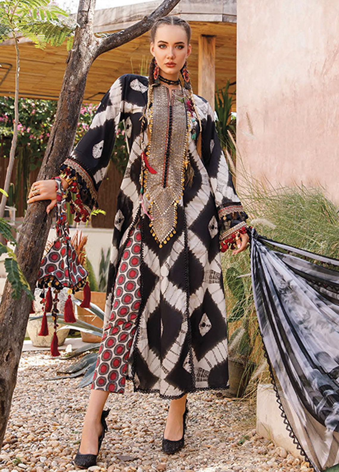 D#1702B Maria B M Print Emb Lawn Collection 223 D#1702B Maria B M Print Emb Lawn Collection 223