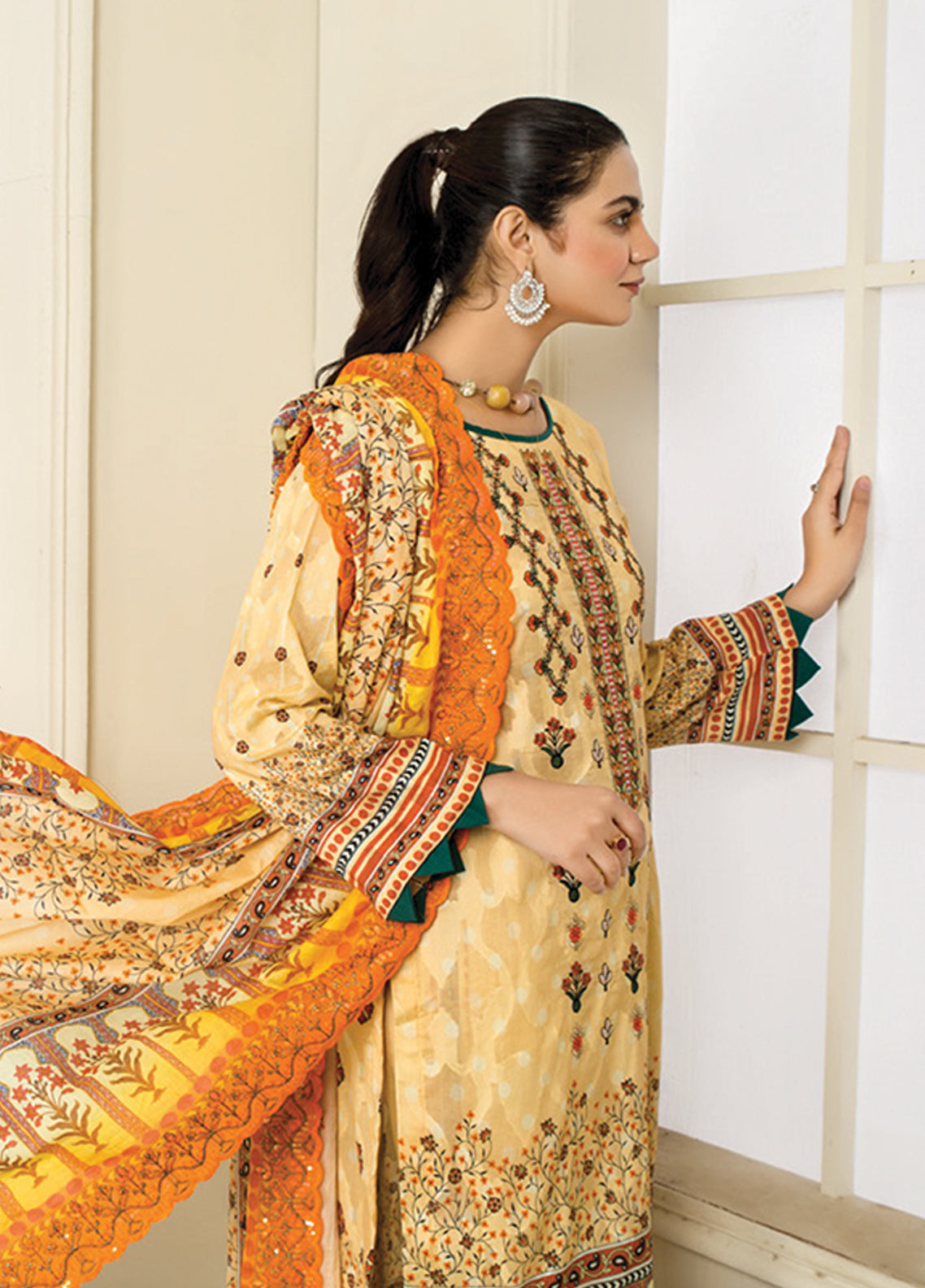 Riwaj By Afreen Embroidered Lawn Unstitched 3 Piece Suit - 06 Riwaj By Afreen Embroidered Lawn Unstitched 3 Piece Suit - 06