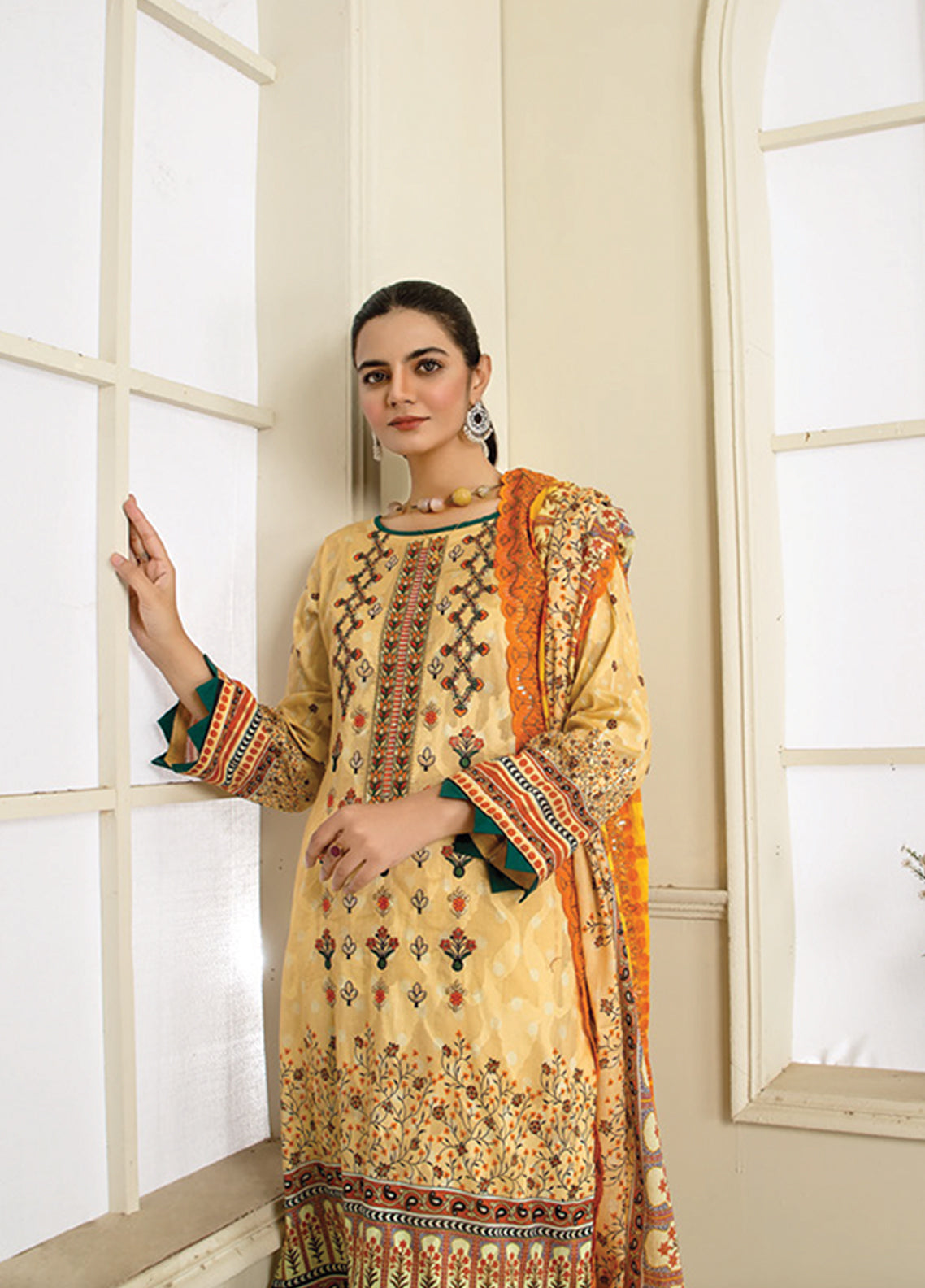 Riwaj By Afreen Embroidered Lawn Unstitched 3 Piece Suit - 06 Riwaj By Afreen Embroidered Lawn Unstitched 3 Piece Suit - 06