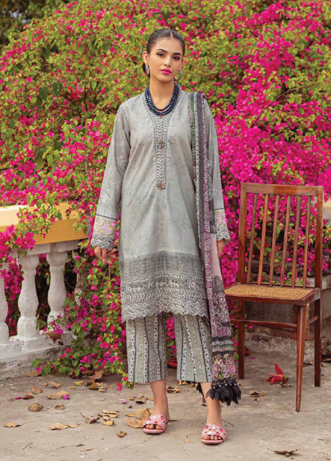 D#4B Zarqash Tresor Luxe Emb Lawn Collection 323 D#4B Zarqash Tresor Luxe Emb Lawn Collection 323