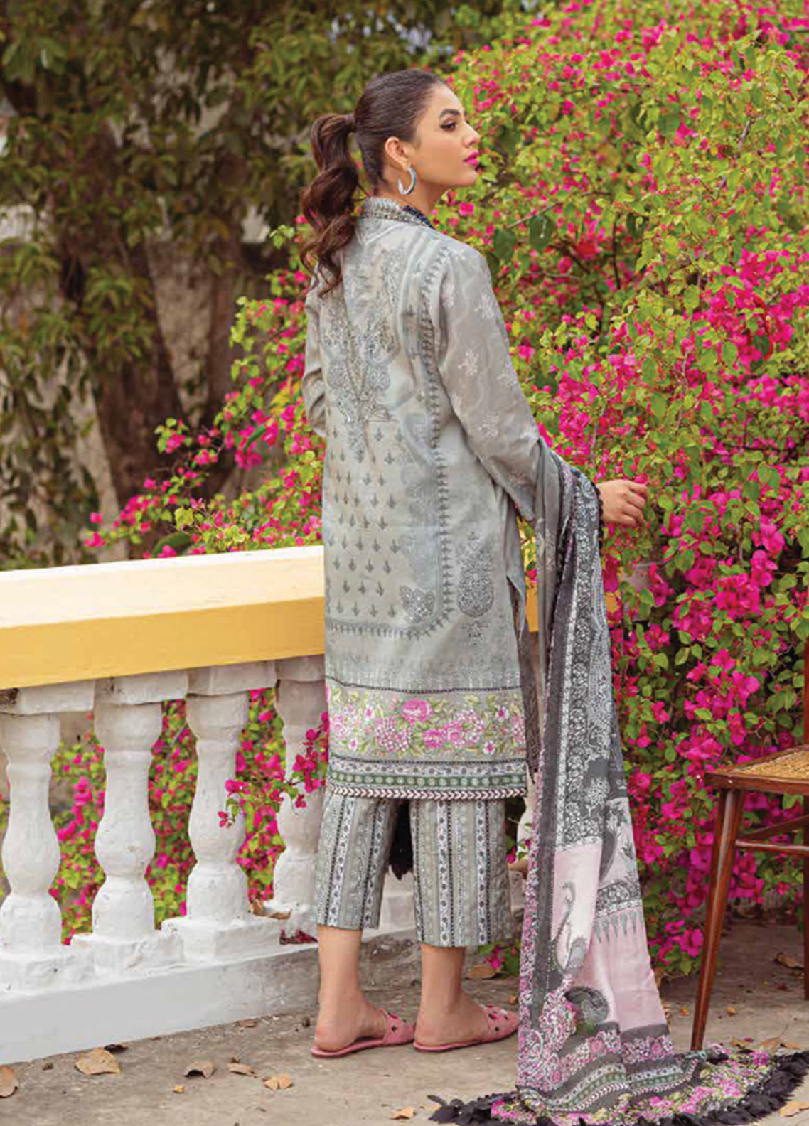 D#4B Zarqash Tresor Luxe Emb Lawn Collection 323 D#4B Zarqash Tresor Luxe Emb Lawn Collection 323