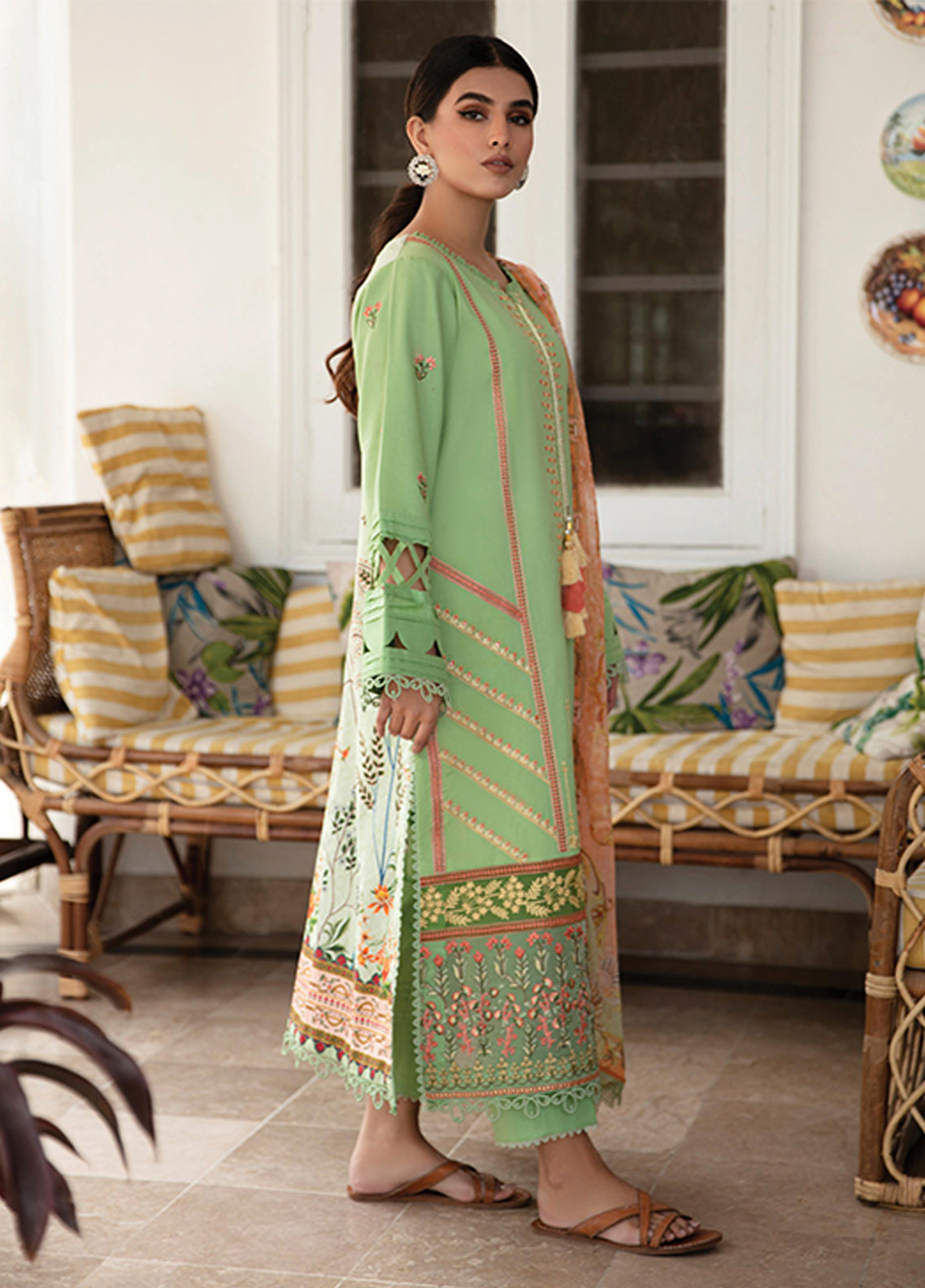 Afsaneh By Aabyaan Embroidered Lawn Unstitched 3 Piece Suit - 06 Afsaneh By Aabyaan Embroidered Lawn Unstitched 3 Piece Suit - 06