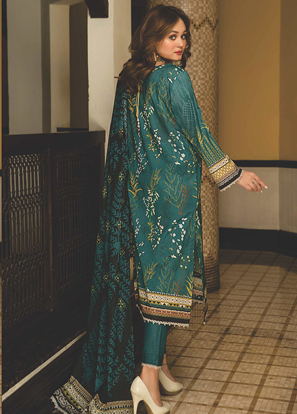D#6909 Rashid Sunehri Digital Emb Lawn Collection 323 D#6909 Rashid Sunehri Digital Emb Lawn Collection 323
