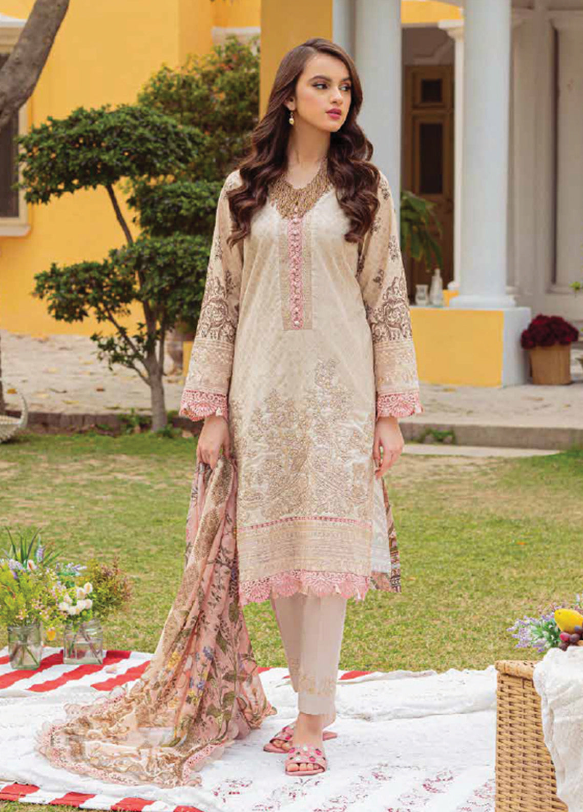 D#8A Zarqash Tresor Luxe Emb Lawn Collection 323 D#8A Zarqash Tresor Luxe Emb Lawn Collection 323