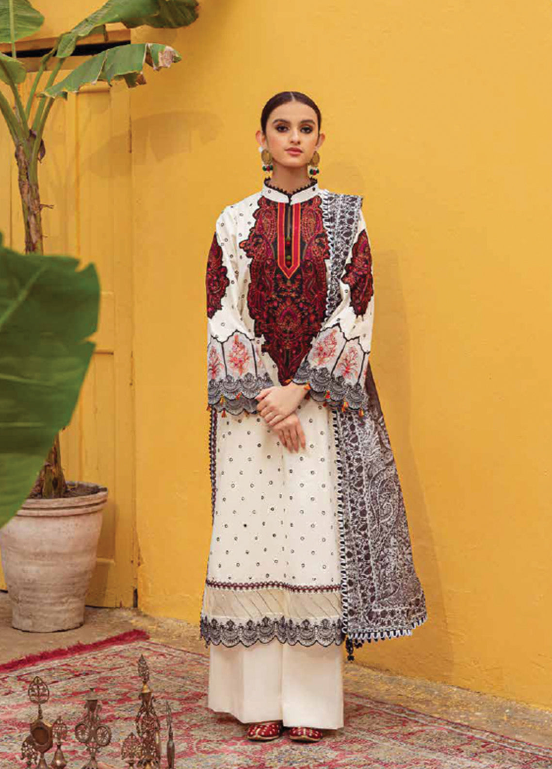 D#9B Zarqash Tresor Luxe Emb Lawn Collection 323 D#9B Zarqash Tresor Luxe Emb Lawn Collection 323