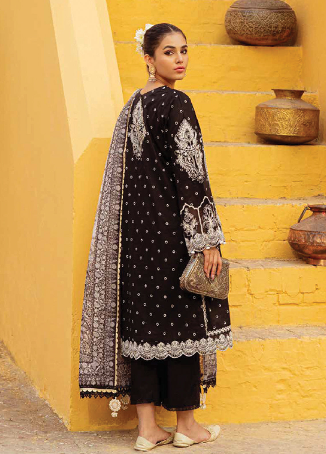 D#9A Zarqash Tresor Luxe Emb Lawn Collection 323 D#9A Zarqash Tresor Luxe Emb Lawn Collection 323