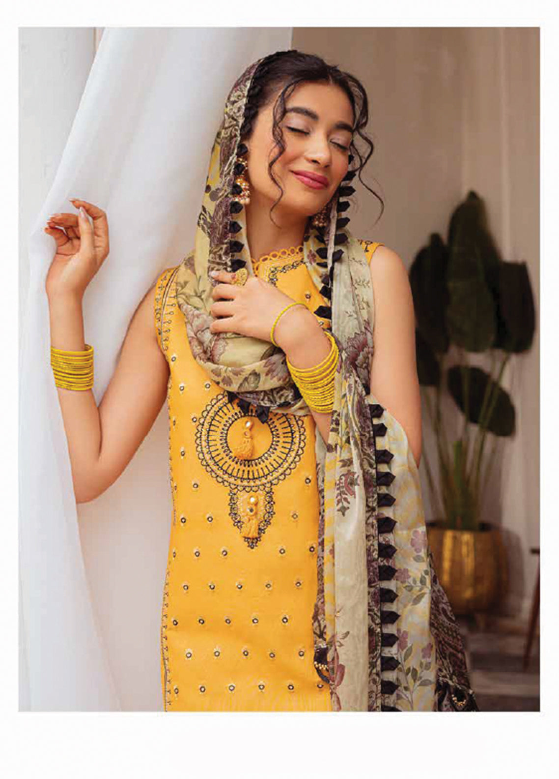 D#10B Zarqash Tresor Luxe Emb Lawn Collection 323 D#10B Zarqash Tresor Luxe Emb Lawn Collection 323