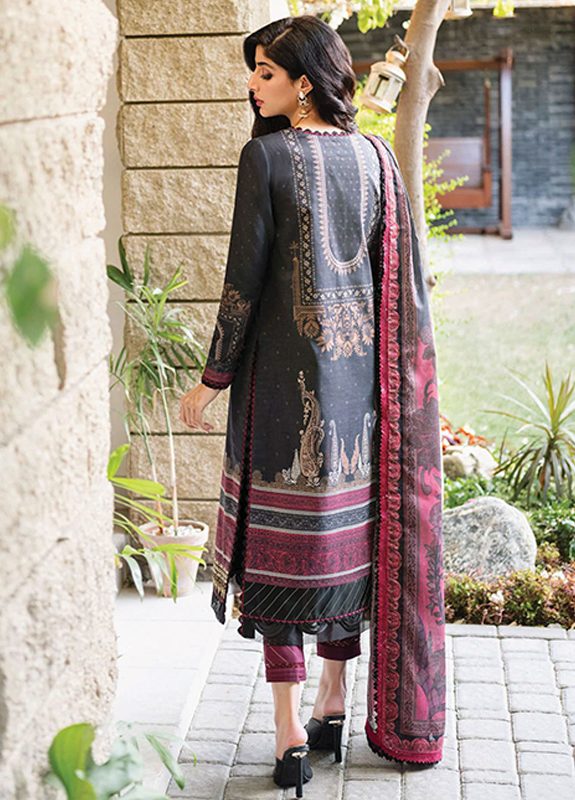 D#32 Asim Jofa Rania Emb Collection 223 D#32 Asim Jofa Rania Emb Collection 223