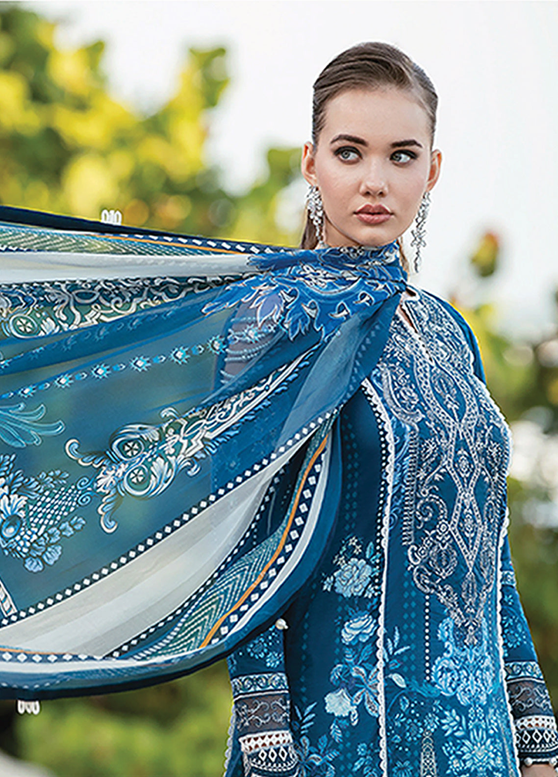 Gulaal Embroidered Lawn Unstitched 3 Piece Suit - 06 Gulaal Embroidered Lawn Unstitched 3 Piece Suit - 06