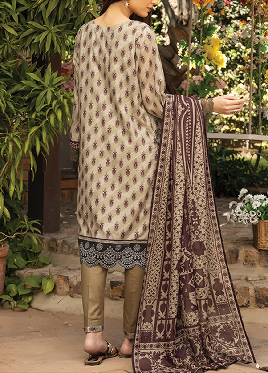 D#17 Salitex Aghaaz Digital Printed Lawn Collection 323 V-2 D#17 Salitex Aghaaz Digital Printed Lawn Collection 323 V-2
