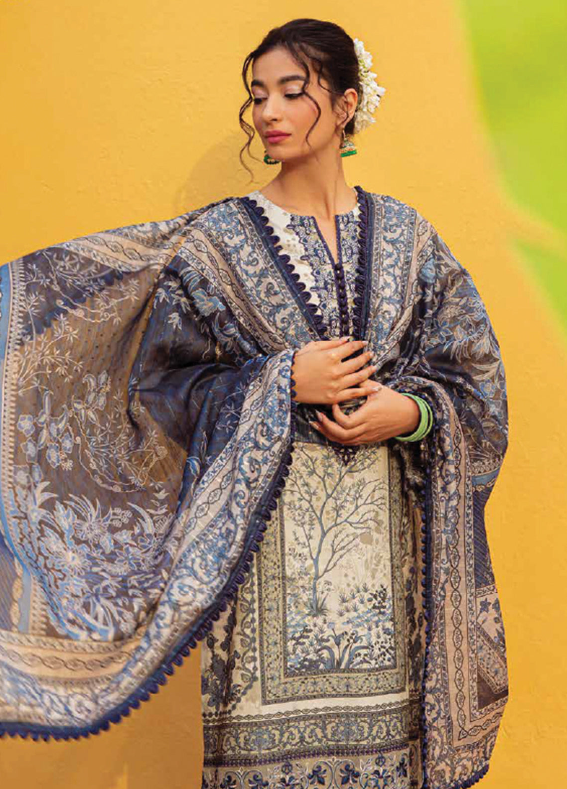 D#3B Zarqash Tresor Luxe Emb Lawn Collection 323 D#3B Zarqash Tresor Luxe Emb Lawn Collection 323
