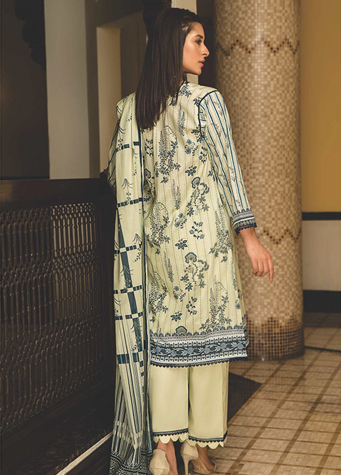 D#6906 Rashid Sunehri Digital Emb Lawn Collection 323 D#6906 Rashid Sunehri Digital Emb Lawn Collection 323