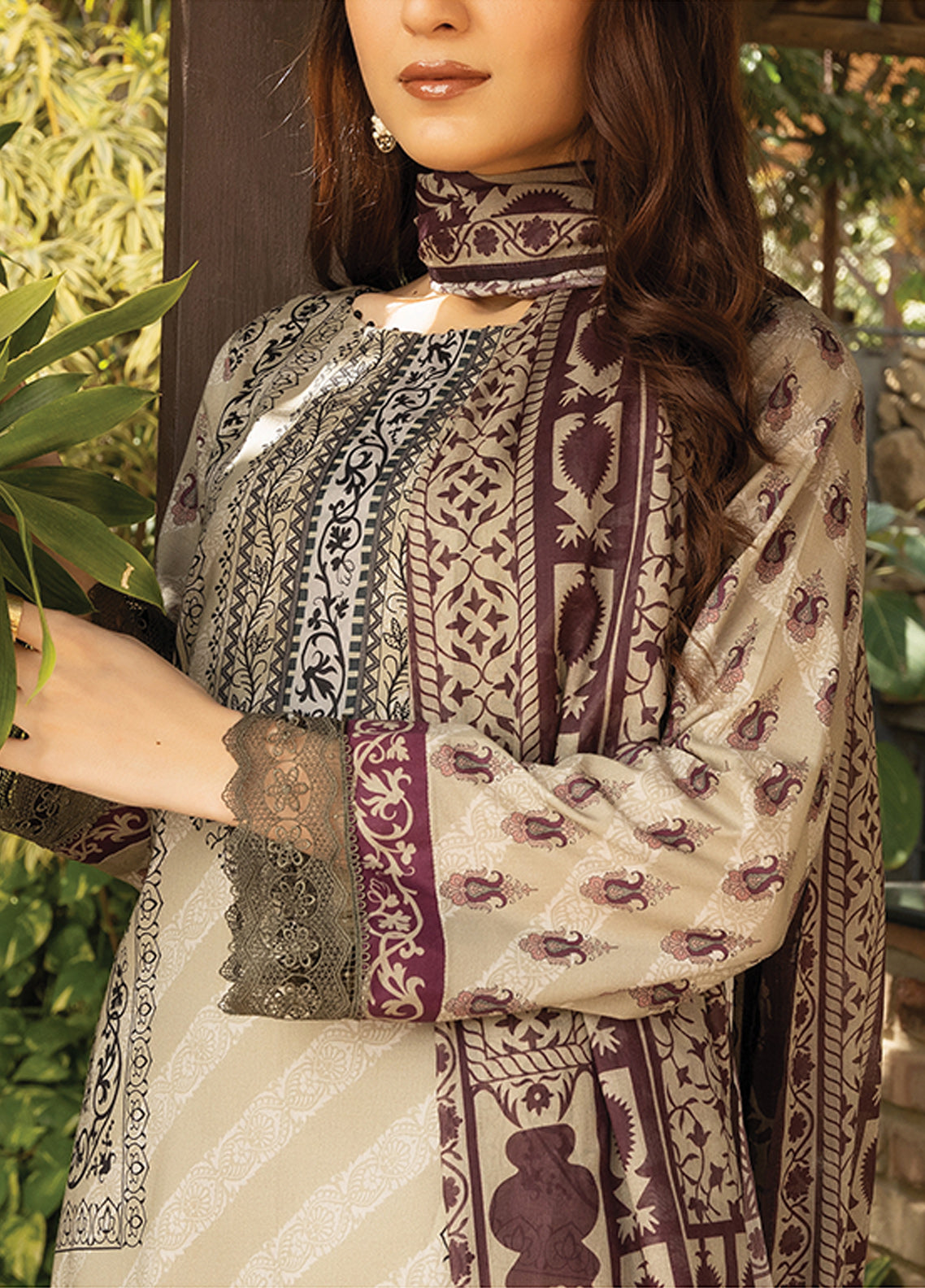 D#17 Salitex Aghaaz Digital Printed Lawn Collection 323 V-2 D#17 Salitex Aghaaz Digital Printed Lawn Collection 323 V-2