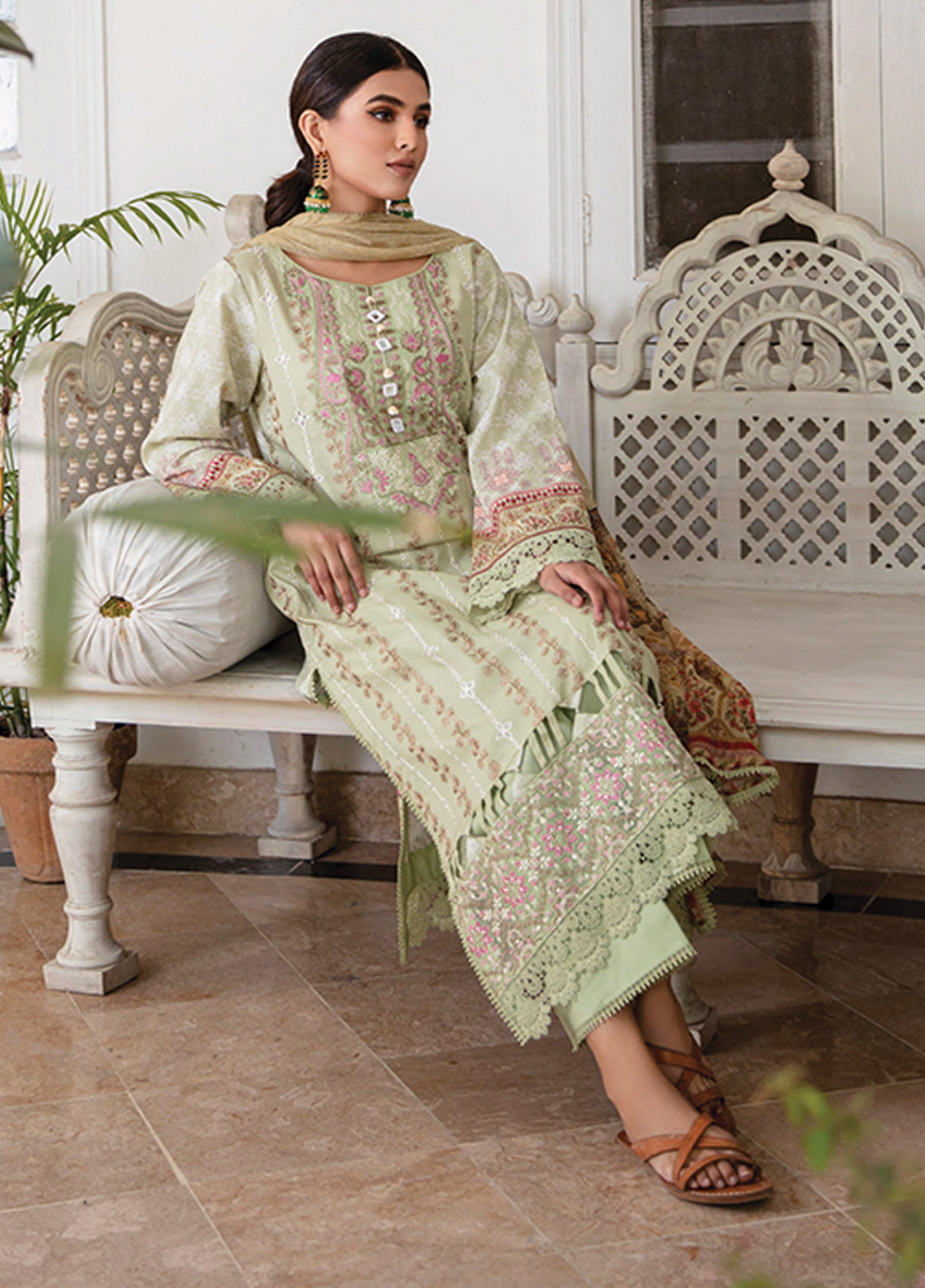 Afsaneh By Aabyaan Embroidered Lawn Unstitched 3 Piece Suit - 03 Afsaneh By Aabyaan Embroidered Lawn Unstitched 3 Piece Suit - 03