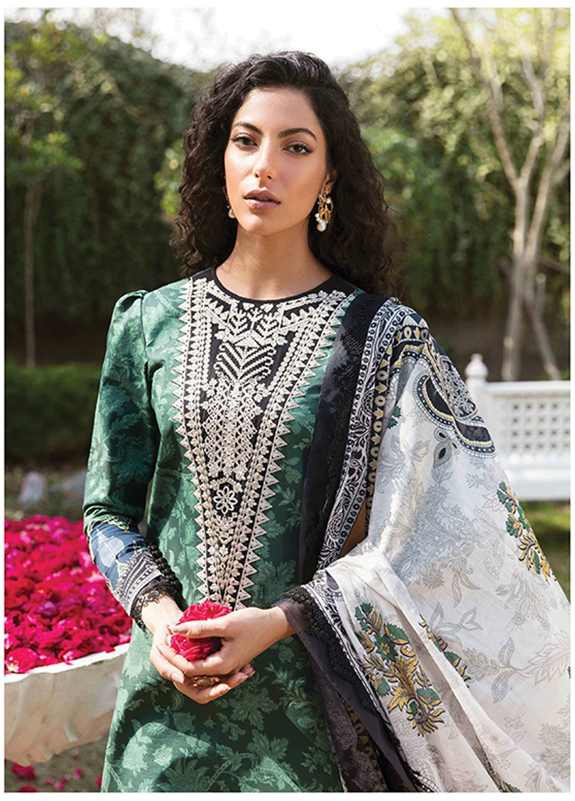 Afsanah By Seran Embroidered Lawn Unstitched 3 Piece Suit - 01 Afsanah By Seran Embroidered Lawn Unstitched 3 Piece Suit - 01