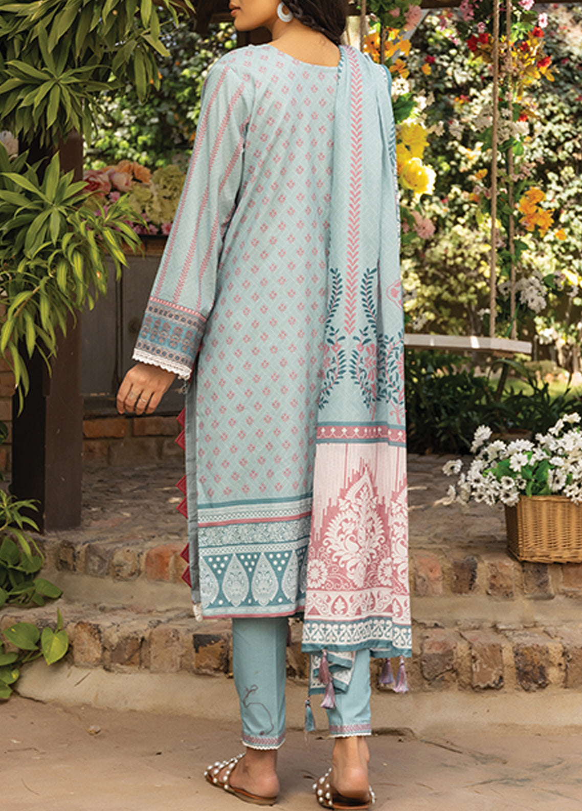 D#18 Salitex Aghaaz Digital Printed Lawn Collection 323 V-2 D#18 Salitex Aghaaz Digital Printed Lawn Collection 323 V-2