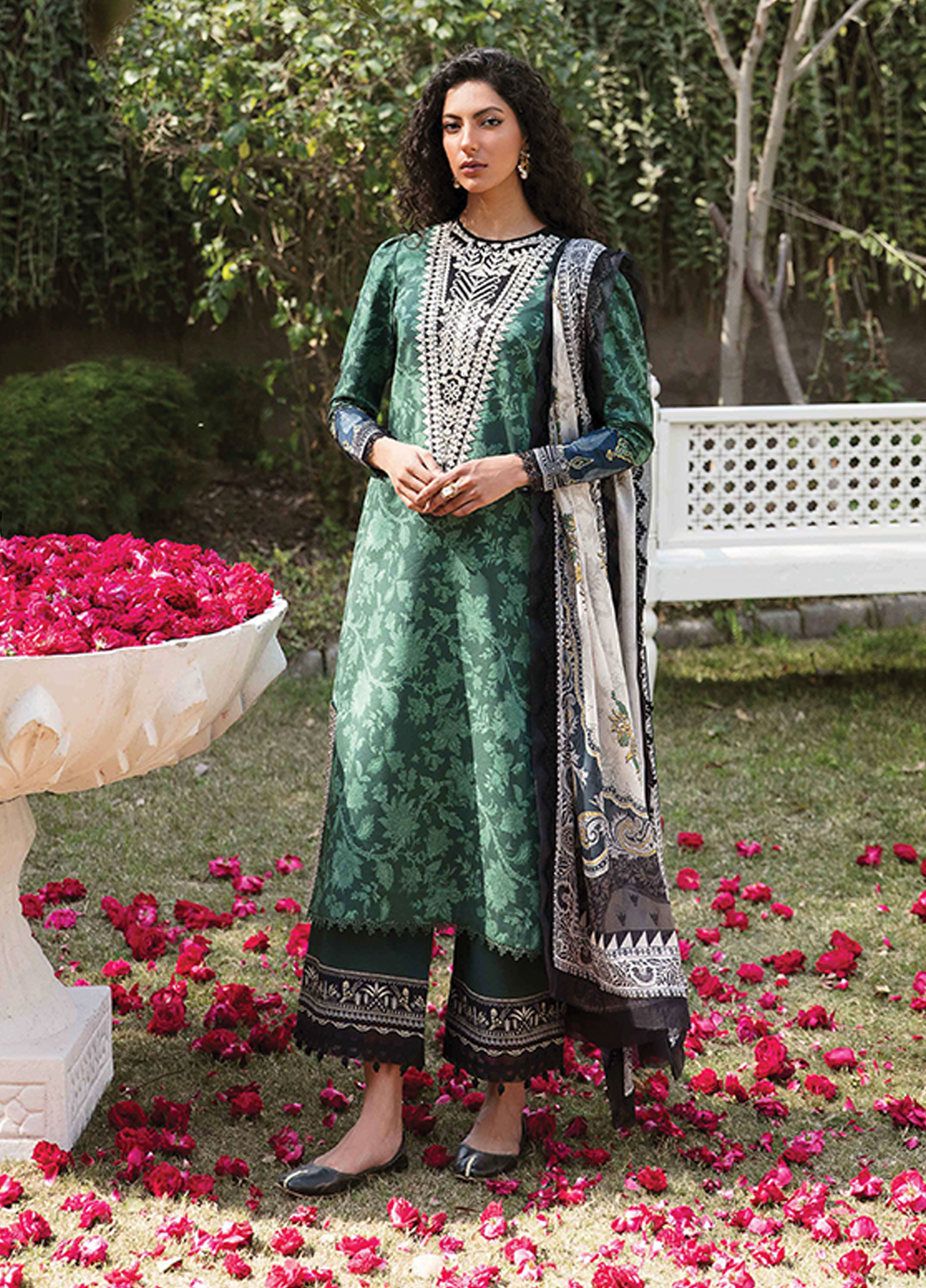 Afsanah By Seran Embroidered Lawn Unstitched 3 Piece Suit - 01 Afsanah By Seran Embroidered Lawn Unstitched 3 Piece Suit - 01