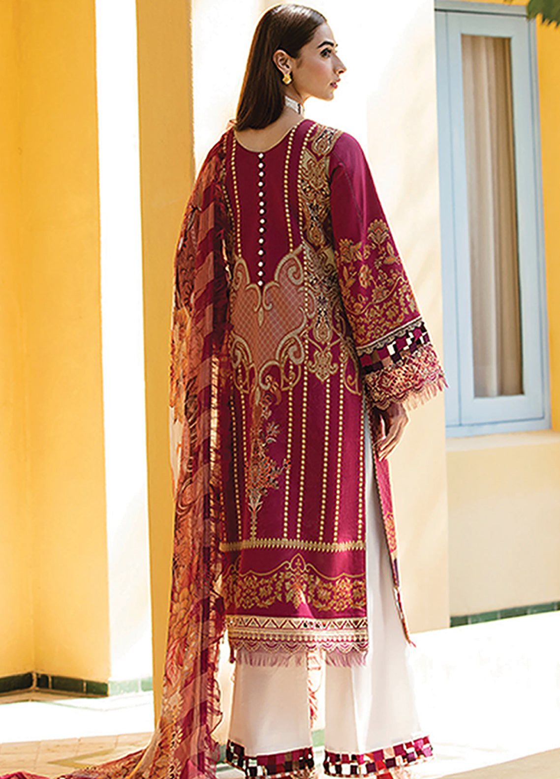 Gulaal Embroidered Lawn Unstitched 3 Piece Suit - 05 Gulaal Embroidered Lawn Unstitched 3 Piece Suit - 05