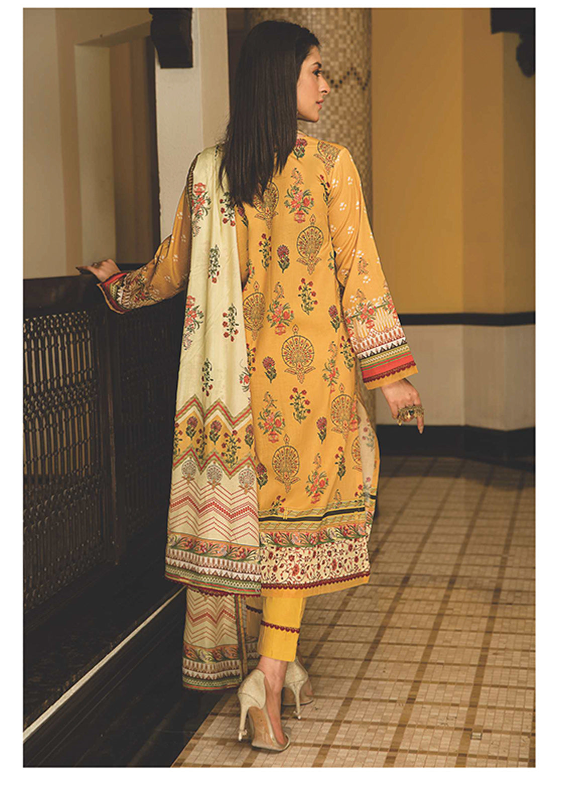 D#6904 Rashid Sunehri Digital Emb Lawn Collection 323 D#6904 Rashid Sunehri Digital Emb Lawn Collection 323