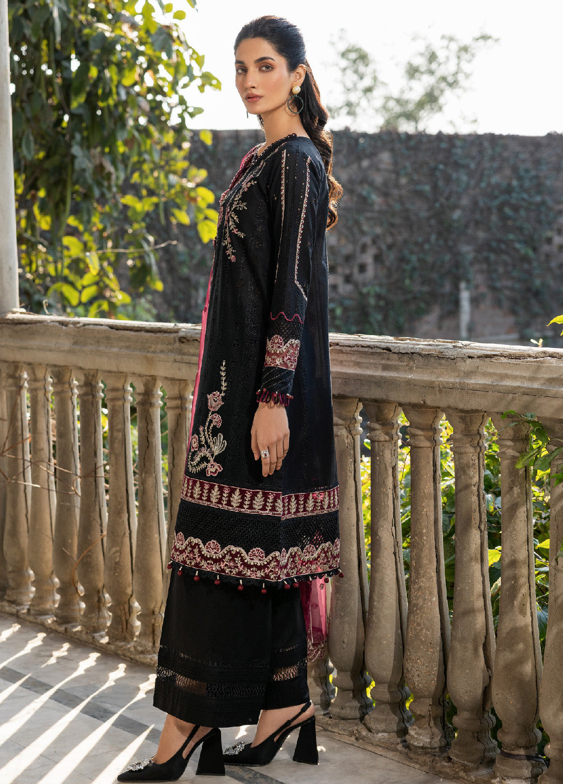Bahaar By Farasha Embroidered Lawn Unstitched 3 Piece Suit - FSH24B 06 TWILIGHT BLOOM Bahaar By Farasha Embroidered Lawn Unstitched 3 Piece Suit - FSH24B 06 TWILIGHT BLOOM