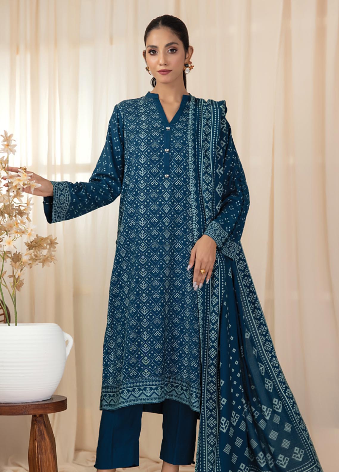 D#1002A LSM Lakhany Cashmi Vool Printed Collection 1022 V-1 D#1002A LSM Lakhany Cashmi Vool Printed Collection 1022 V-1