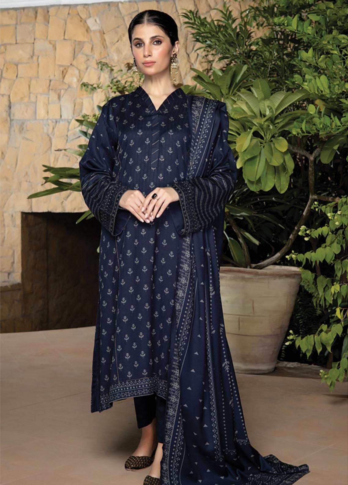 D#1015C LSM Lakhany Cashmi Vool Printed Collection 1122 V-2 D#1015C LSM Lakhany Cashmi Vool Printed Collection 1122 V-2
