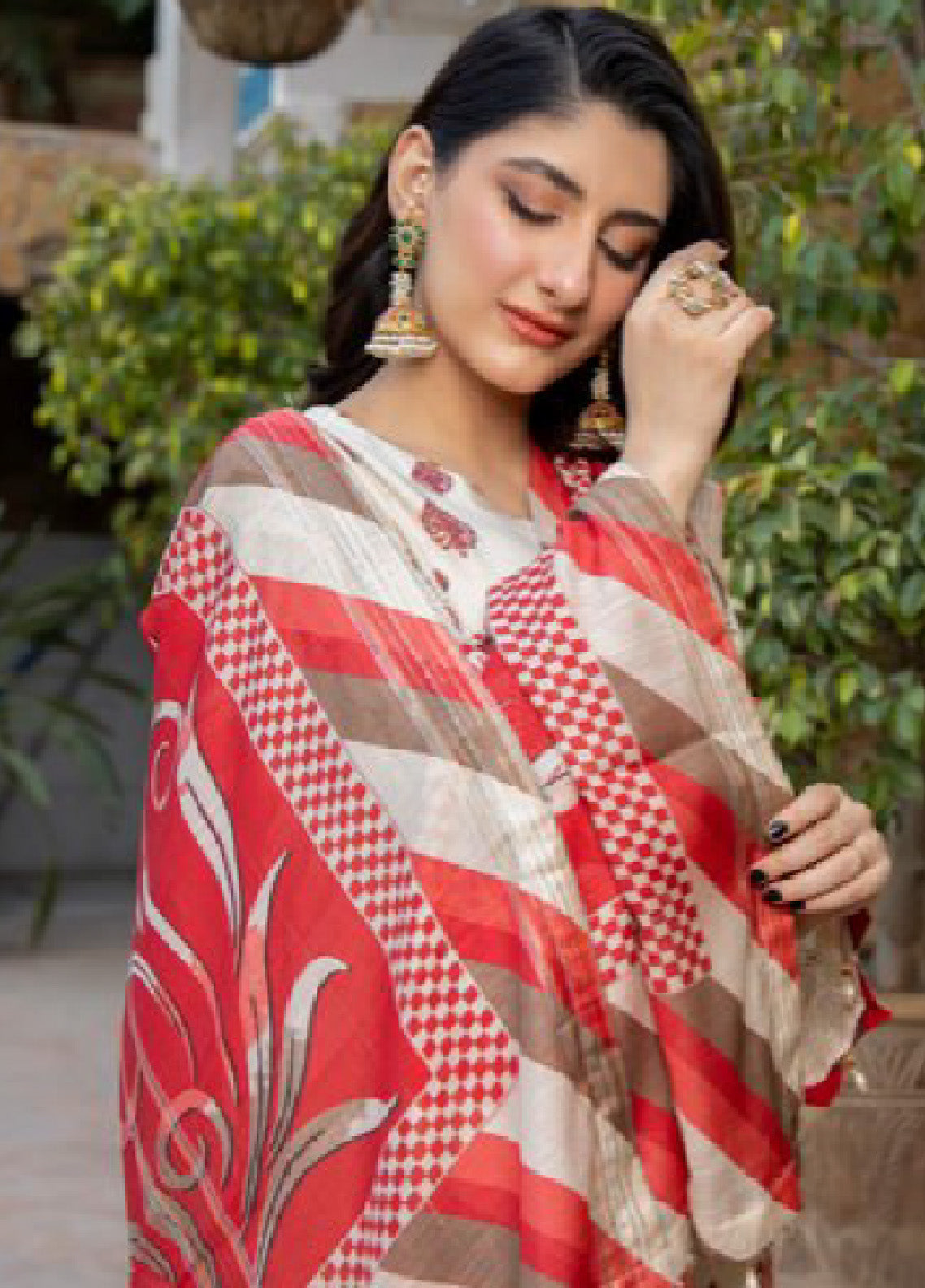 Chittyan Kalaiyaan By Schick Embroidered Lawn Unstitched 3 Piece Suit - SDH24CK 03 Chittyan Kalaiyaan By Schick Embroidered Lawn Unstitched 3 Piece Suit - SDH24CK 03