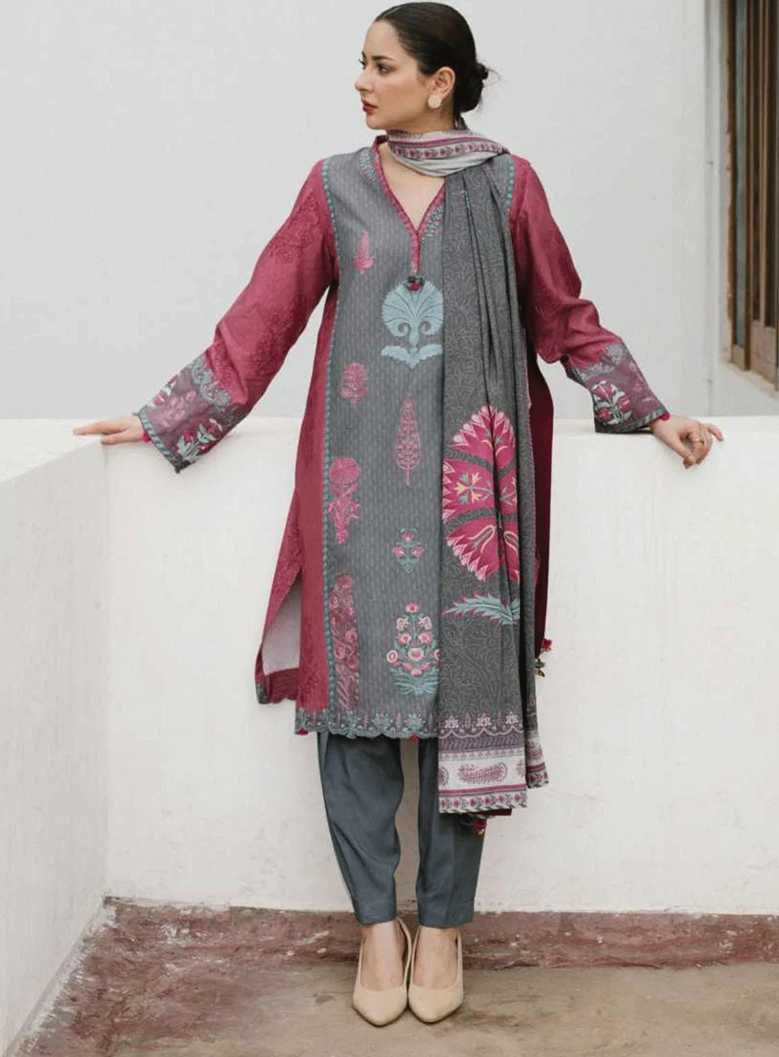Coco By Zara Shahjahan Embroidered Linen Unstitched 3 Piece Suit - ZSJ21W ZR-06B Coco By Zara Shahjahan Embroidered Linen Unstitched 3 Piece Suit - ZSJ21W ZR-06B
