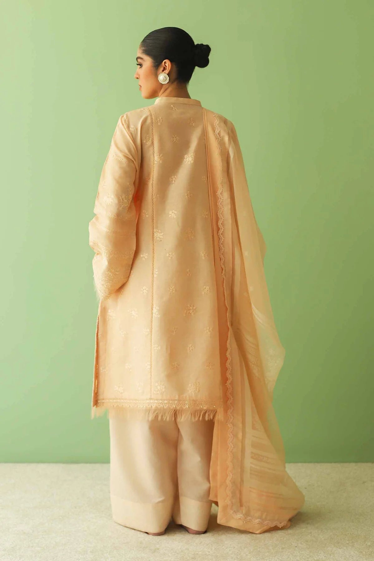 D#13A Zara Shahjahan Emb Lawn Collection 323 D#13A Zara Shahjahan Emb Lawn Collection 323
