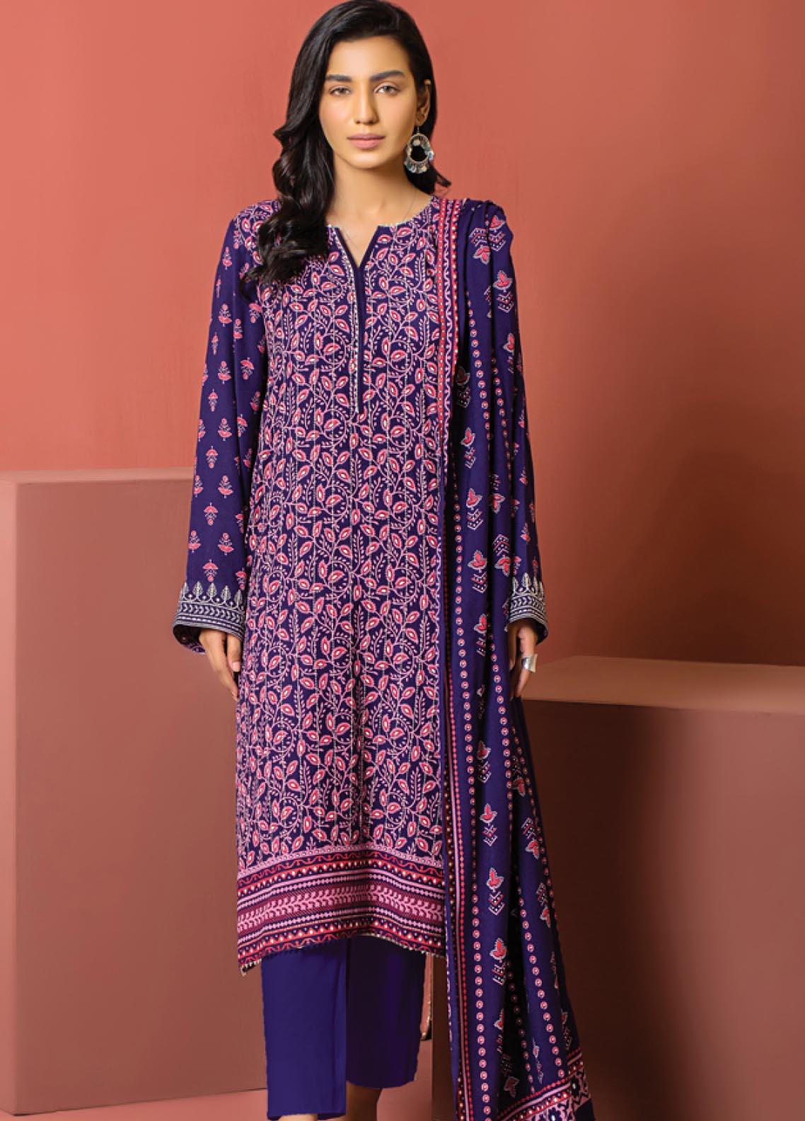 D#056 LSM Lakhany Dareechay Emb Collection 1122 D#056 LSM Lakhany Dareechay Emb Collection 1122