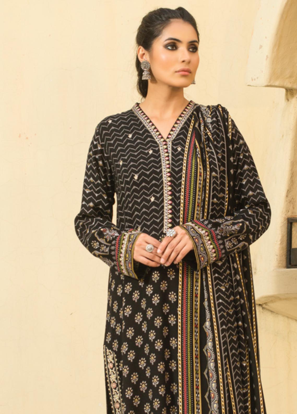 D#386 LSM Lakhany Dareechay Emb Collection 1122 D#386 LSM Lakhany Dareechay Emb Collection 1122