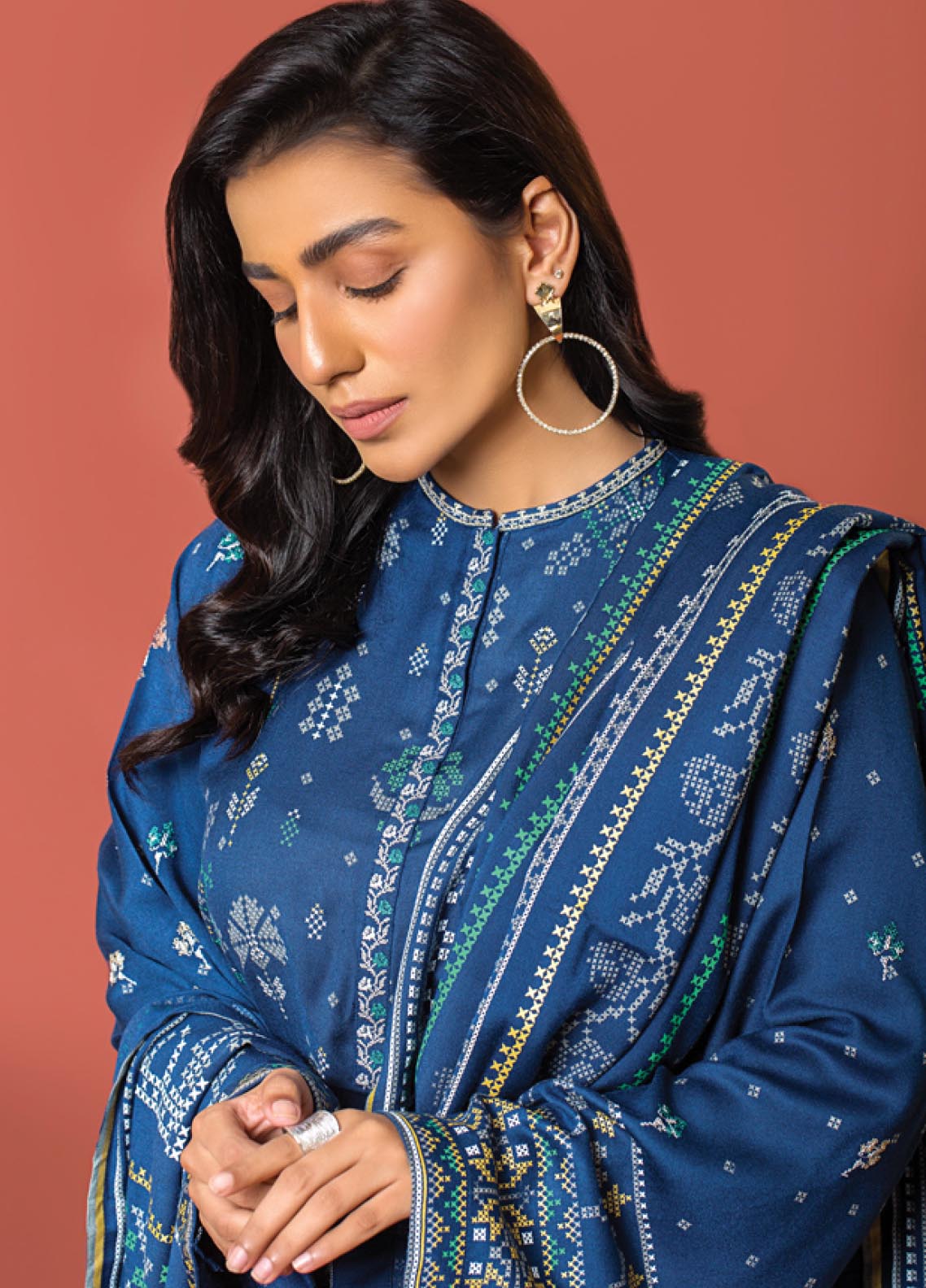 D#0005 LSM Lakhany Dareechay Emb Collection 1122 D#0005 LSM Lakhany Dareechay Emb Collection 1122