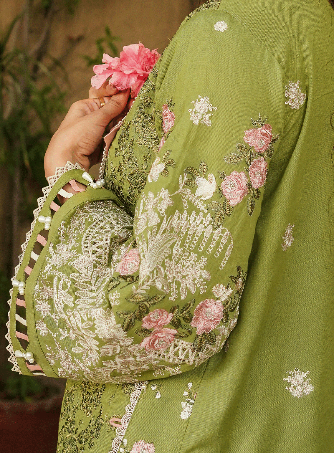 Elaf Embroidered Khaddar Unstitched 3 Piece Suit - EF23LW 05 AABROO Elaf Embroidered Khaddar Unstitched 3 Piece Suit - EF23LW 05 AABROO