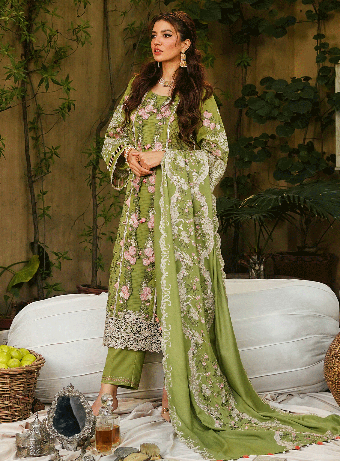 Elaf Embroidered Khaddar Unstitched 3 Piece Suit - EF23LW 05 AABROO Elaf Embroidered Khaddar Unstitched 3 Piece Suit - EF23LW 05 AABROO