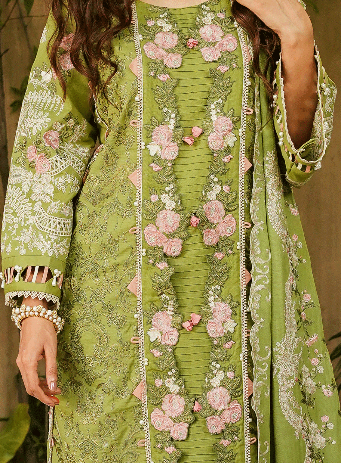 Elaf Embroidered Khaddar Unstitched 3 Piece Suit - EF23LW 05 AABROO Elaf Embroidered Khaddar Unstitched 3 Piece Suit - EF23LW 05 AABROO