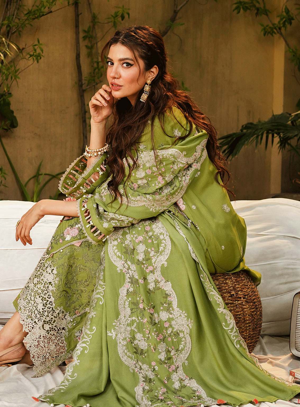 Elaf Embroidered Khaddar Unstitched 3 Piece Suit - EF23LW 05 AABROO Elaf Embroidered Khaddar Unstitched 3 Piece Suit - EF23LW 05 AABROO