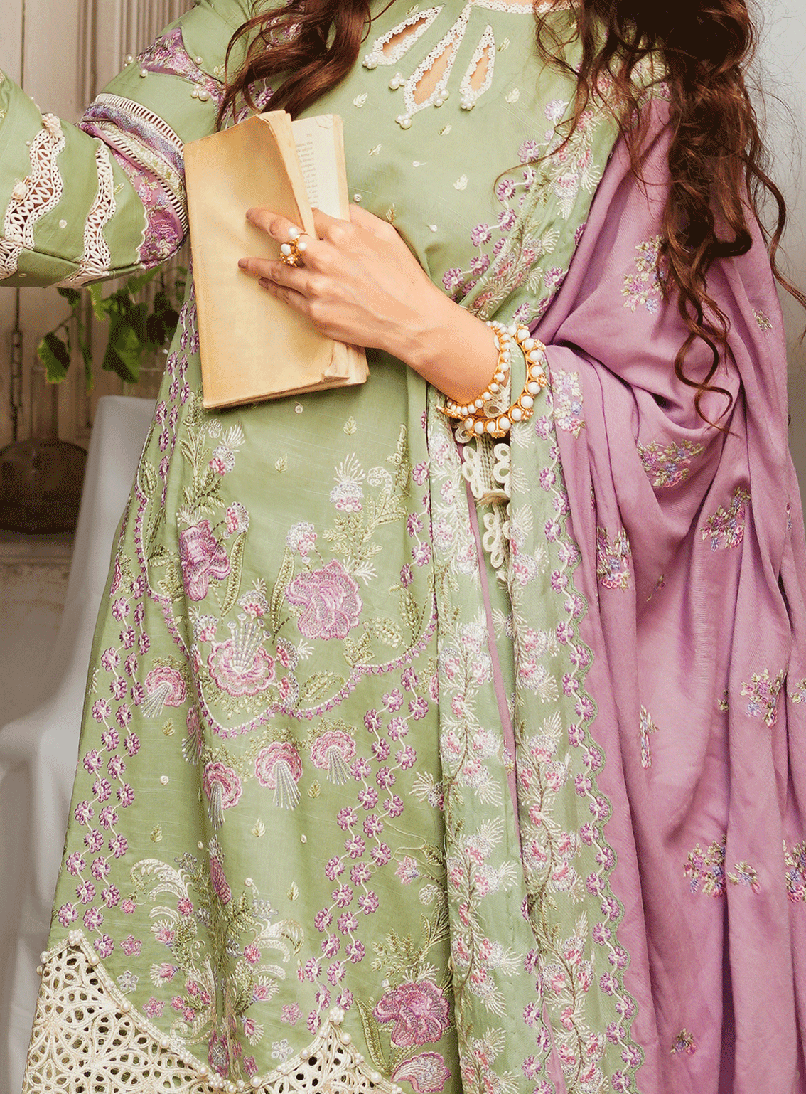 Elaf Embroidered Khaddar Unstitched 3 Piece Suit - EF23LW 4A GULSAAN Elaf Embroidered Khaddar Unstitched 3 Piece Suit - EF23LW 4A GULSAAN