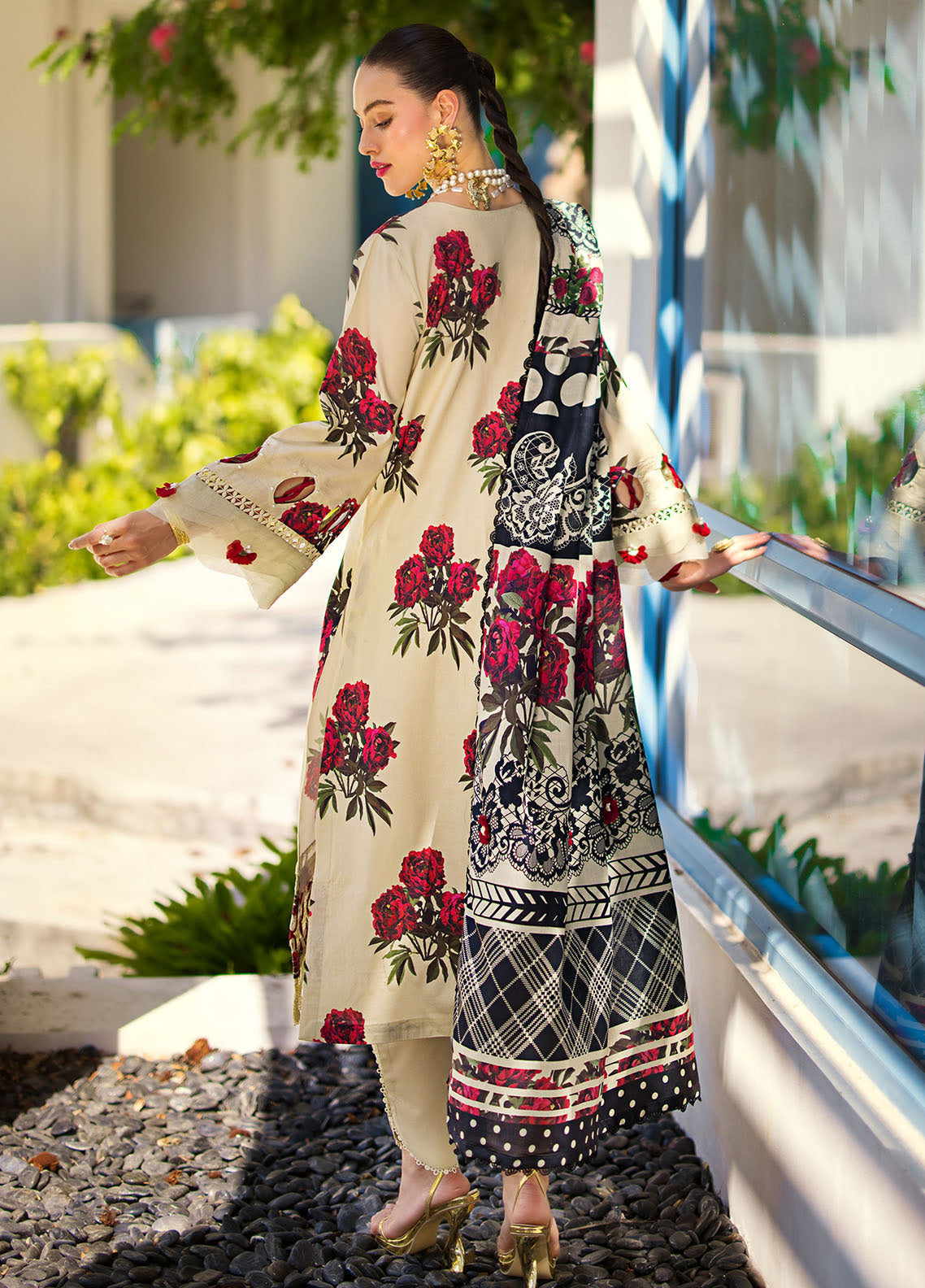 Elaf Luxury Printed Lawn 3 Piece Unstitched Suit EF24P EOP-03A SWAN Elaf Luxury Printed Lawn 3 Piece Unstitched Suit EF24P EOP-03A SWAN