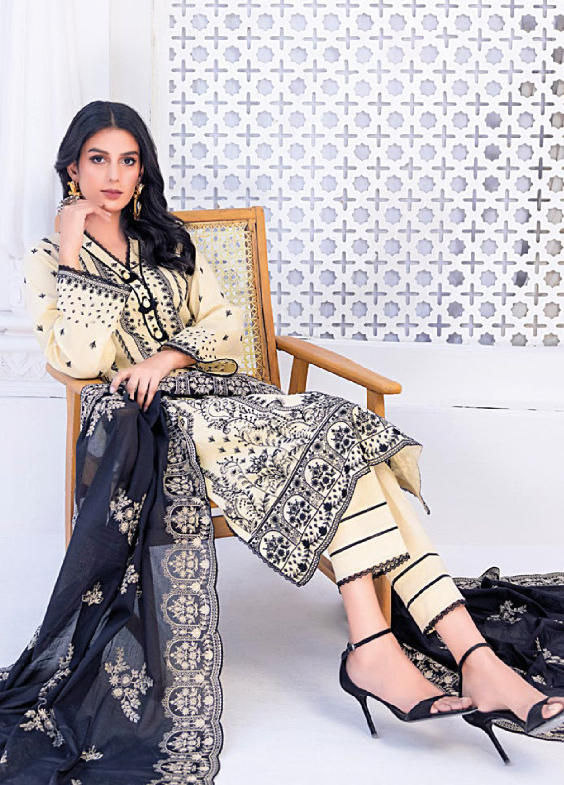 Gul Ahmed Embroidered Lawn Unstitched Piece Suit GA24EL DN