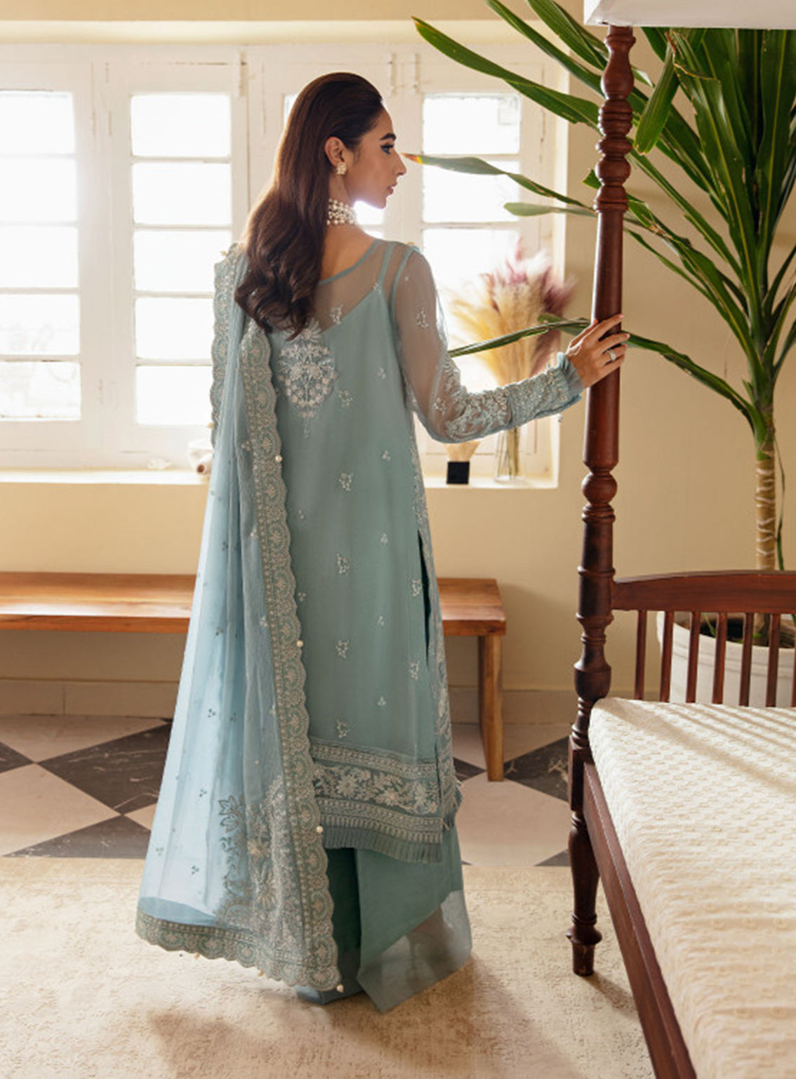 Gulaal Embroidered Chiffon Unstitched 4 Piece Suit - 05 Gulaal Embroidered Chiffon Unstitched 4 Piece Suit - 05