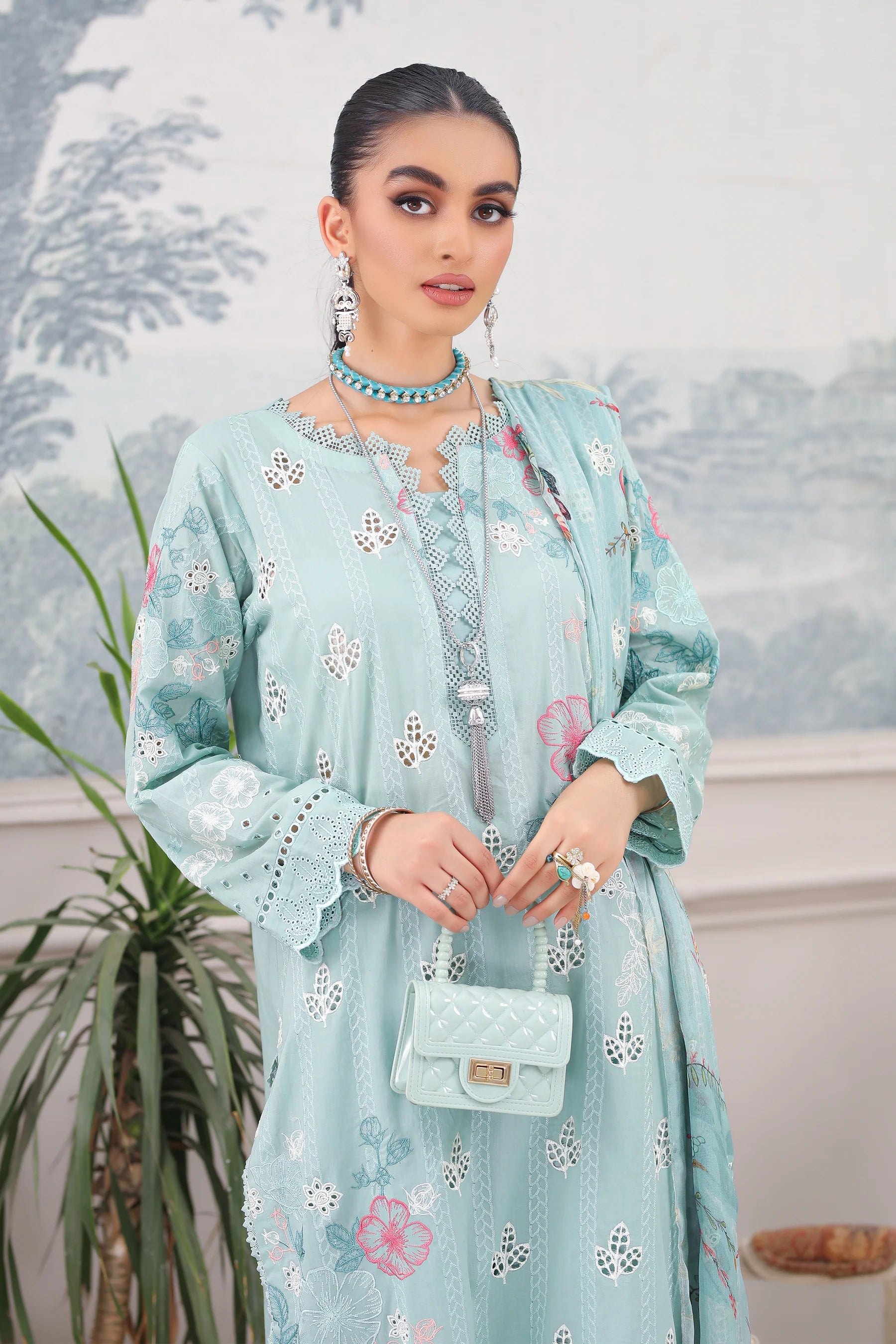 D#5482 LSM Lakhany Luckhnowi Premium Emb Lawn Edition 323 D#5482 LSM Lakhany Luckhnowi Premium Emb Lawn Edition 323