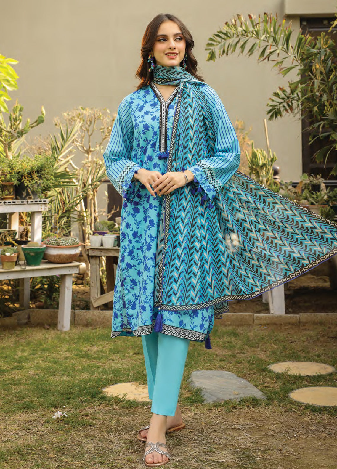 Komal Prints By Lakhany Printed Lawn Unstitched 3 Piece Suit - LSM24KP LG-SR-0147-B Komal Prints By Lakhany Printed Lawn Unstitched 3 Piece Suit - LSM24KP LG-SR-0147-B