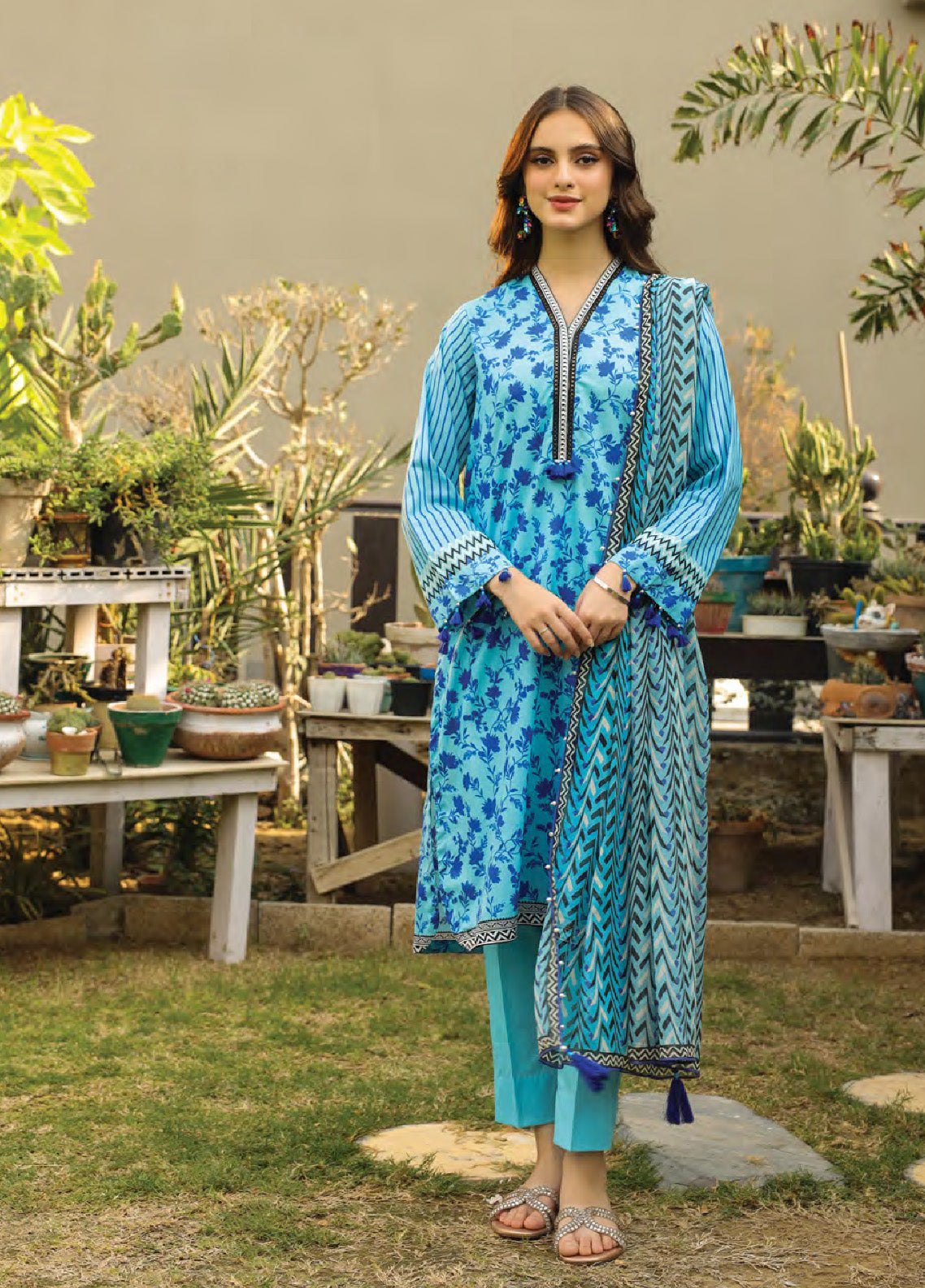 Komal Prints By Lakhany Printed Lawn Unstitched 3 Piece Suit - LSM24KP LG-SR-0147-B Komal Prints By Lakhany Printed Lawn Unstitched 3 Piece Suit - LSM24KP LG-SR-0147-B