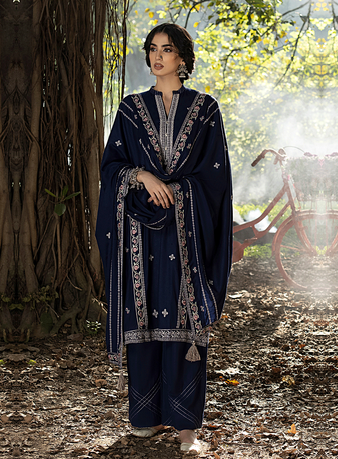 Lakhany By LSM Embroidered Cashmi Wool Unstitched 3 Piece Suit - 0023 Lakhany By LSM Embroidered Cashmi Wool Unstitched 3 Piece Suit - 0023