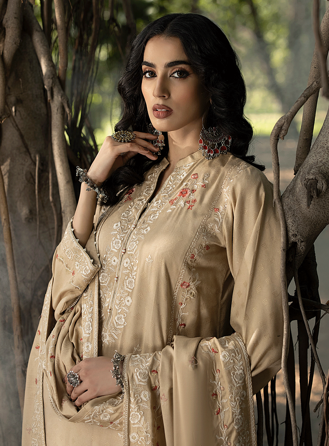 Lakhany By LSM Embroidered Cashmi Wool Unstitched 3 Piece Suit - 0052 Lakhany By LSM Embroidered Cashmi Wool Unstitched 3 Piece Suit - 0052