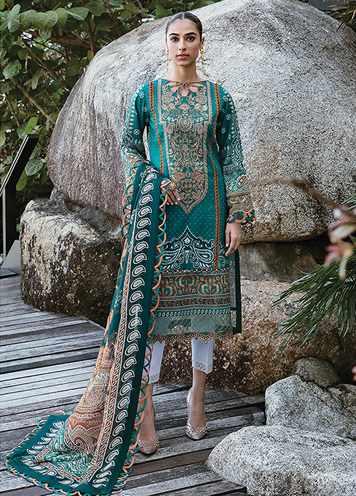 Gulaal Embroidered Lawn Unstitched 3 Piece Suit - 07 Gulaal Embroidered Lawn Unstitched 3 Piece Suit - 07