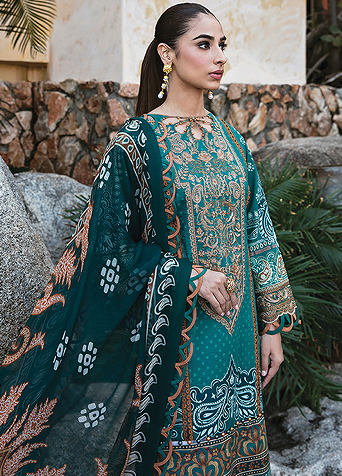 Gulaal Embroidered Lawn Unstitched 3 Piece Suit - 07 Gulaal Embroidered Lawn Unstitched 3 Piece Suit - 07