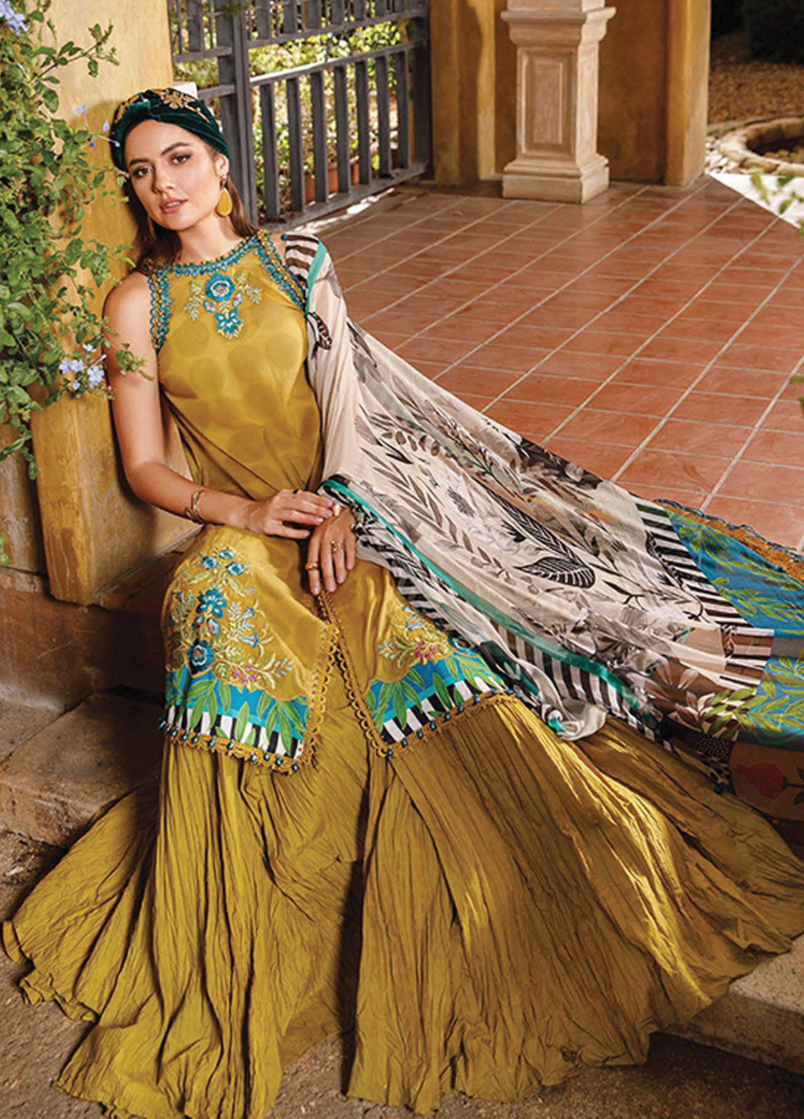 D#1711B Maria B M Print Emb Lawn Collection 223 D#1711B Maria B M Print Emb Lawn Collection 223