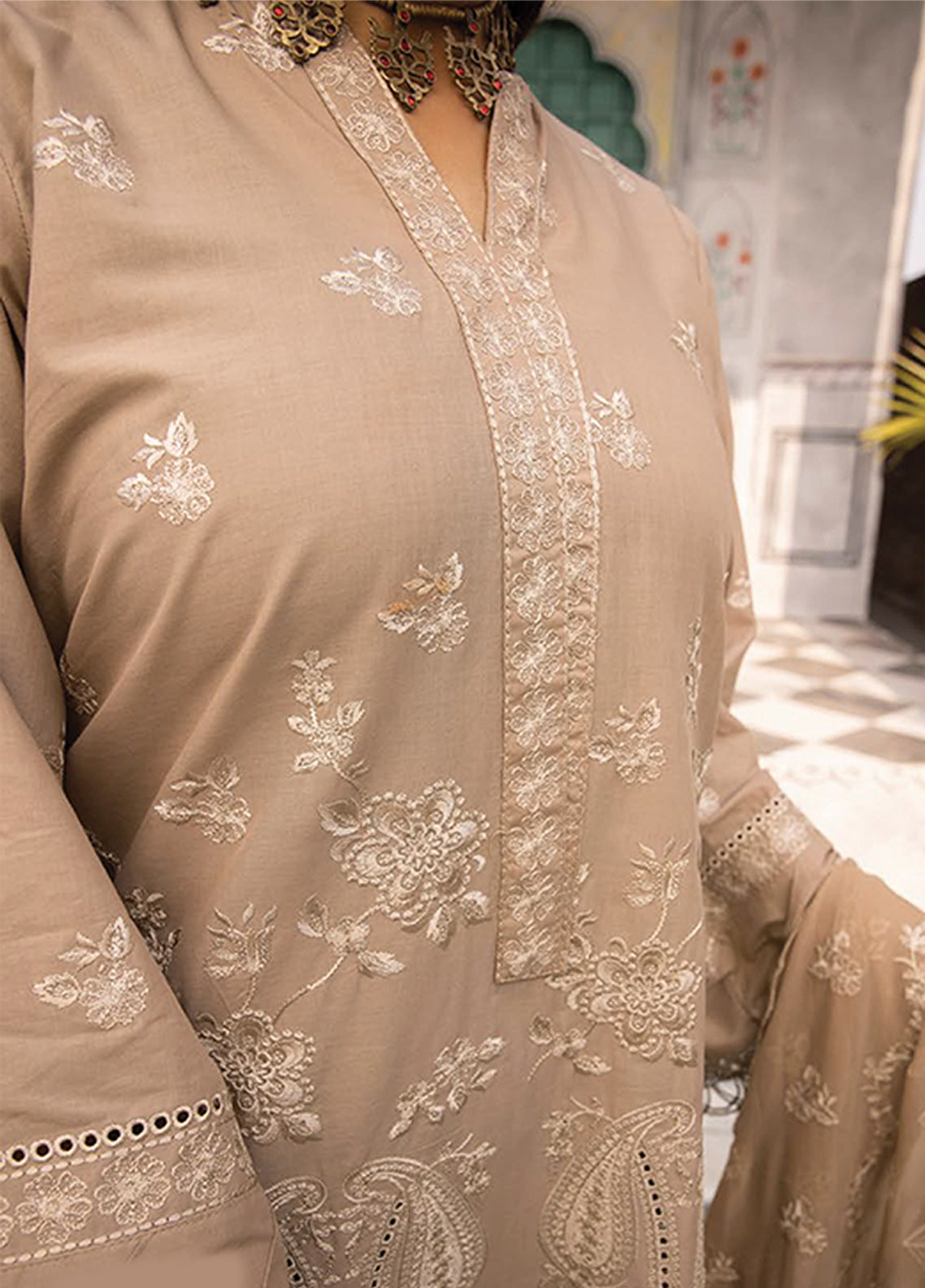 Azure By Aalaya Embroidered Lawn Unstitched 3 Piece Suit - 09 Azure By Aalaya Embroidered Lawn Unstitched 3 Piece Suit - 09