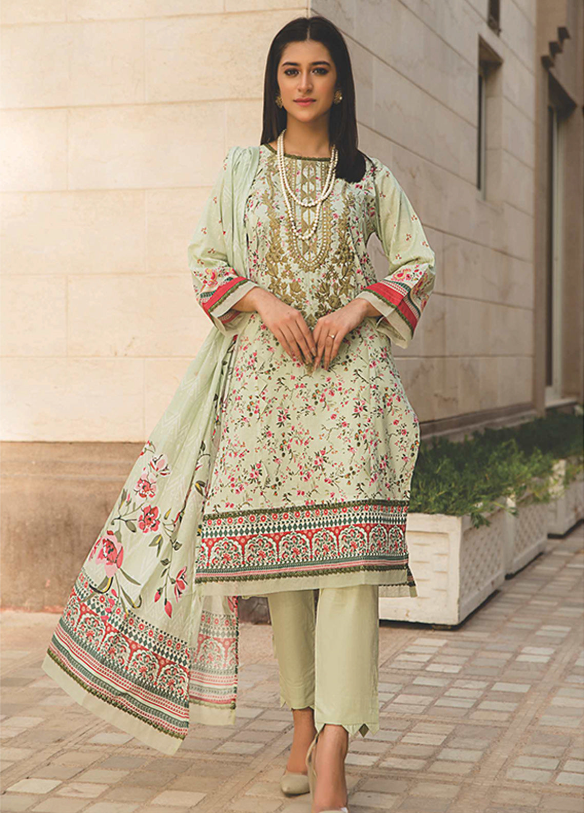 D#6902 Rashid Sunehri Digital Emb Lawn Collection 323 D#6902 Rashid Sunehri Digital Emb Lawn Collection 323